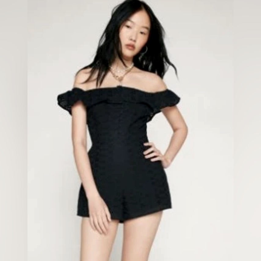 Urban Outfitters Kimchi Blue Jeena Eyelet Off-The-Shoulder Romper Black Nwot M